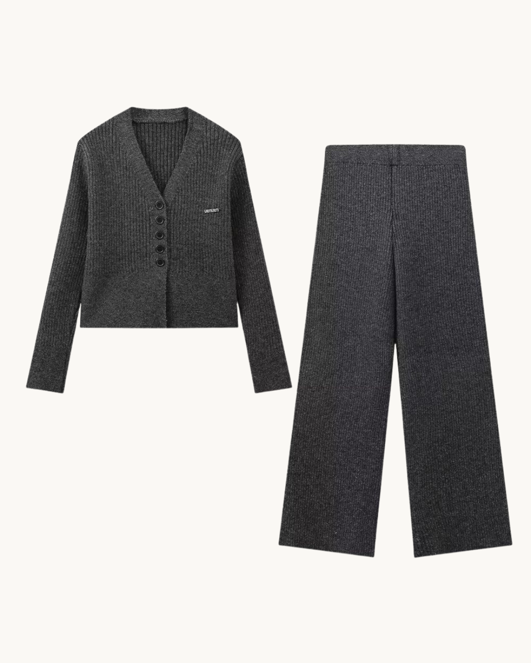 COMFY GEBREIDE SET MET KNOPEN