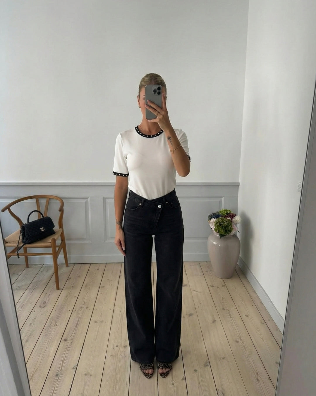 CHIQUE T-SHIRT MET CONTRAST BIES