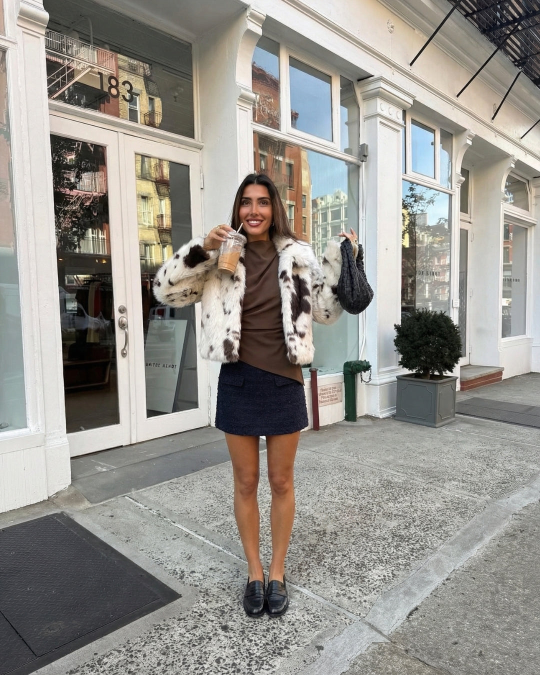 FLUFFY KOEIENPRINT JAS - WIT/BRUIN