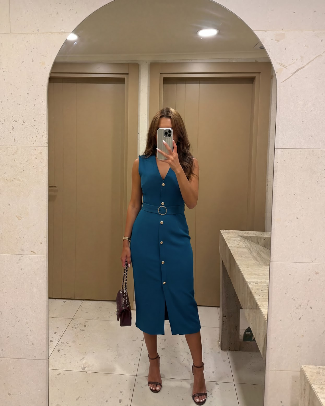 ELEGANTE MOUWLOZE JURK MET RIEM