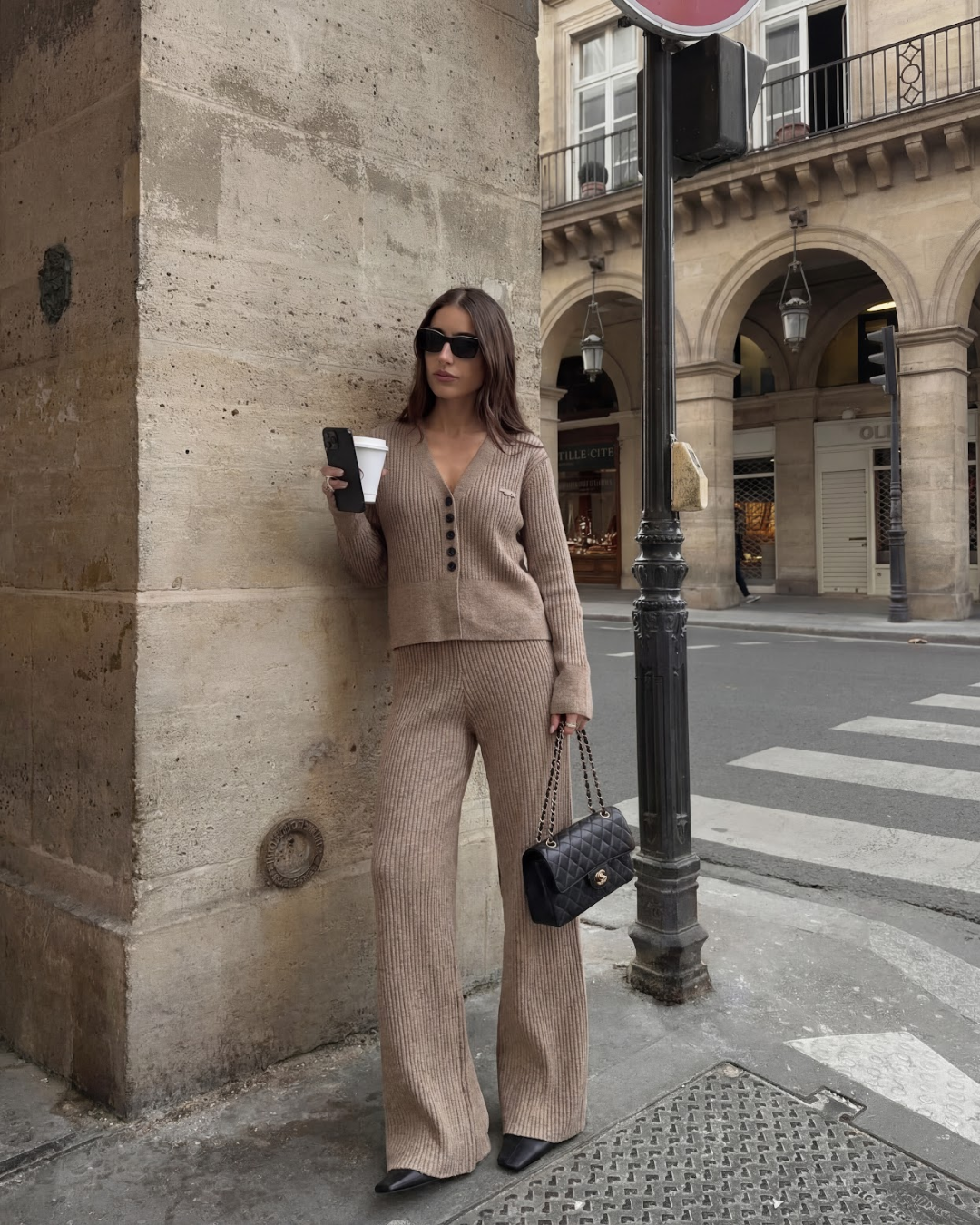 COMFY GEBREIDE SET MET KNOPEN