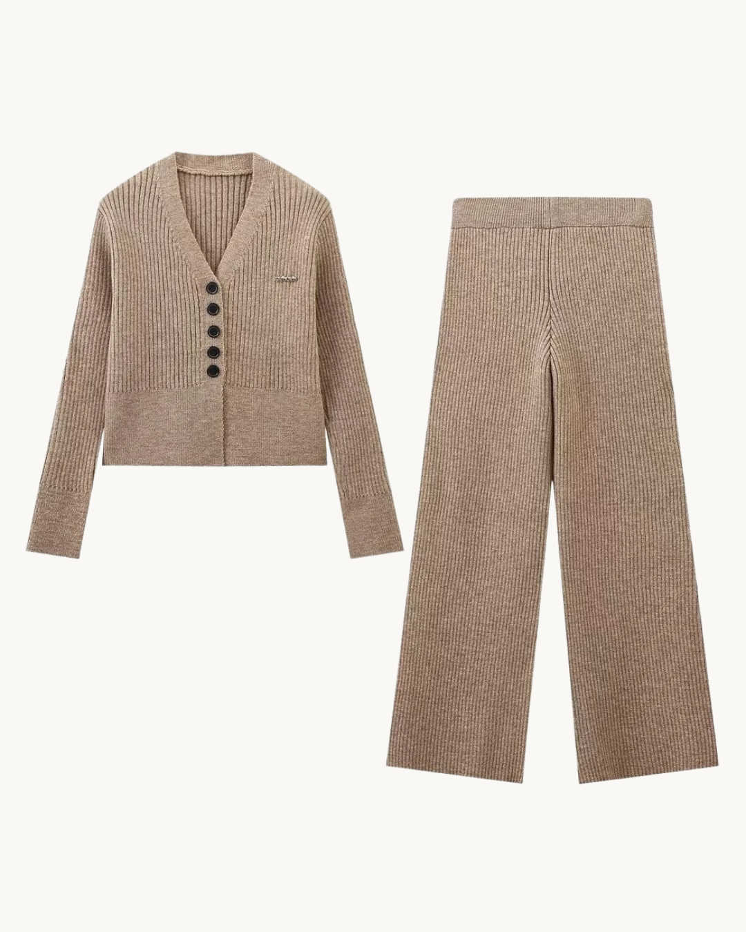 COMFY GEBREIDE SET MET KNOPEN