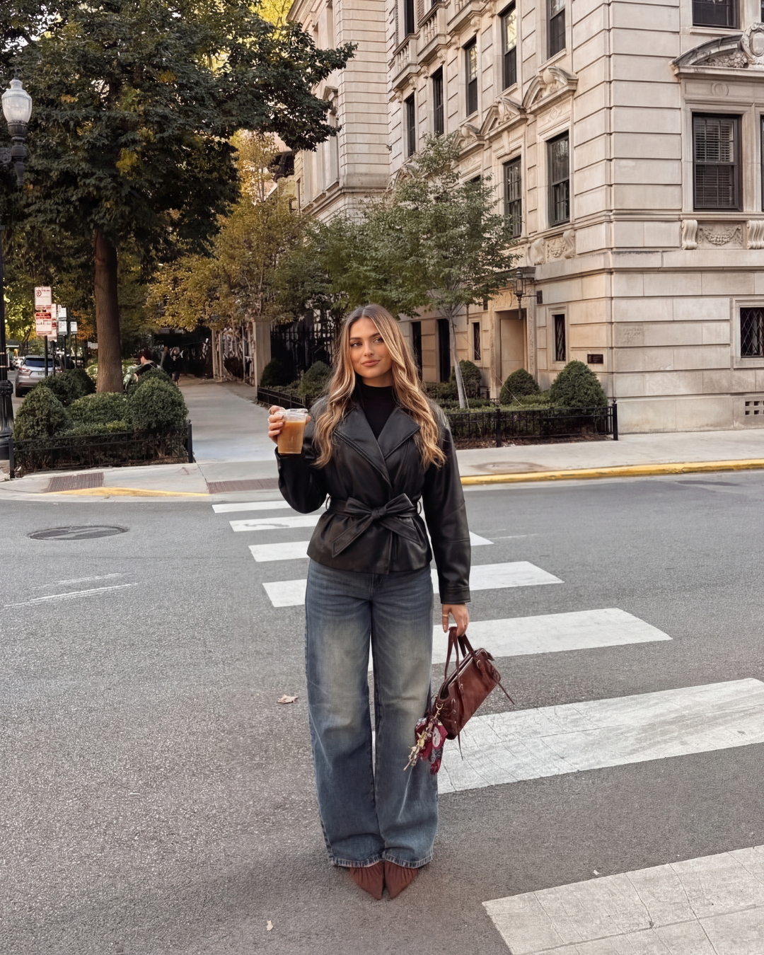 KORTE LEREN TRENCHCOAT - ZWART