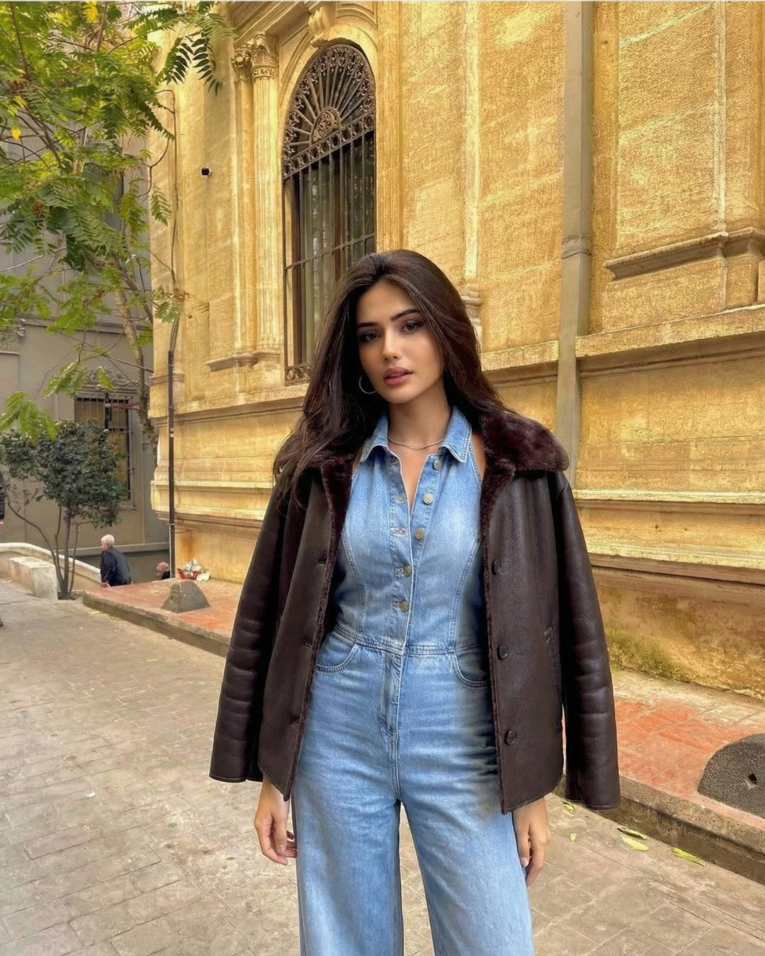 CHIQUE LEREN JAS MET KRAAG - BRUIN