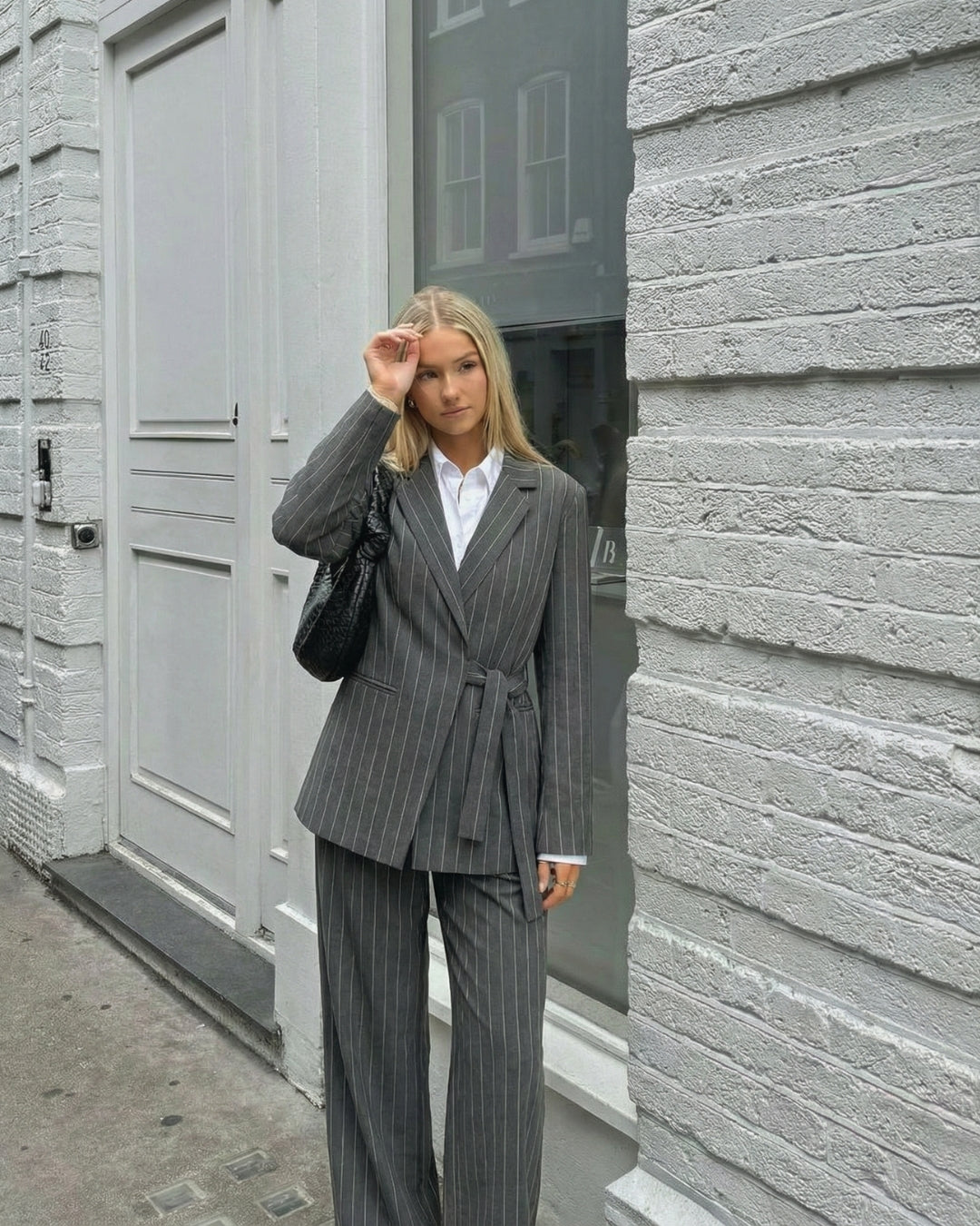 ELEGANTE GESTREEPTE SET MET RIEM - GRIJS