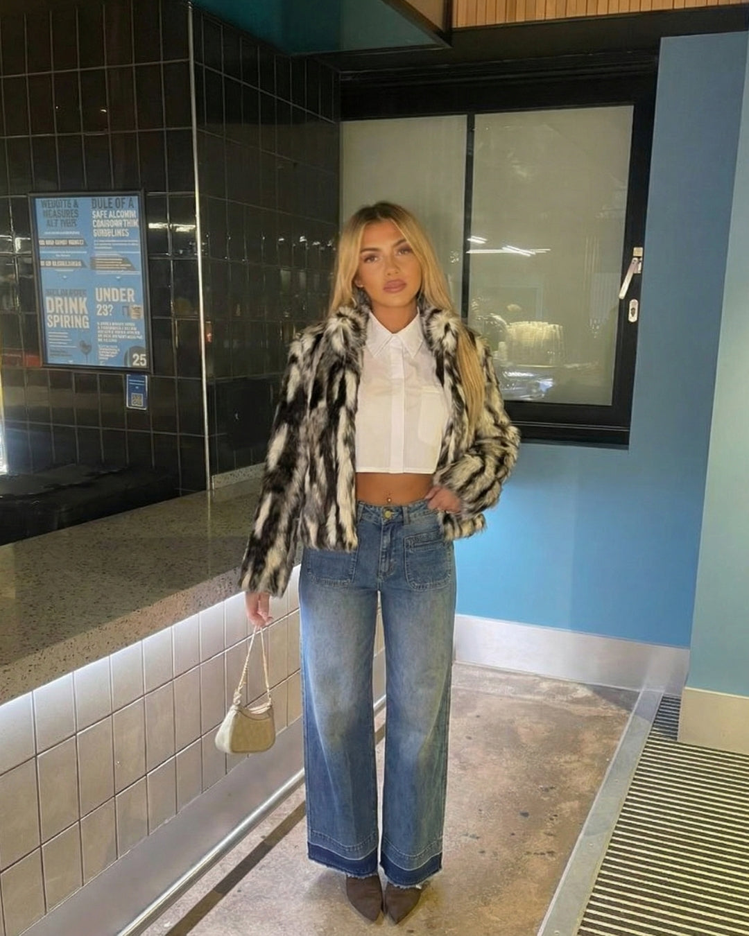 KORTE FAUX FUR JAS - BRUIN GEVLEKT