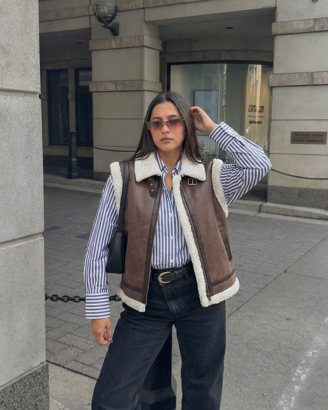 LUXE SUEDE BODYWARMER MET KRAAG